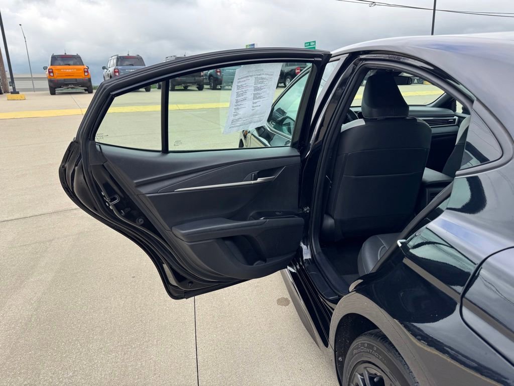 Used 2025 Toyota Camry SE FWD image 31