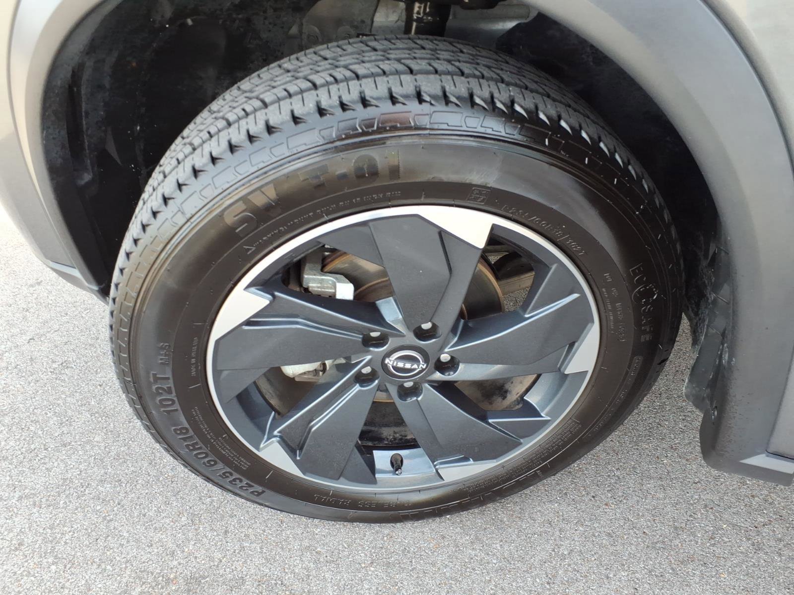 Used 2024 Nissan Rogue SV image 9