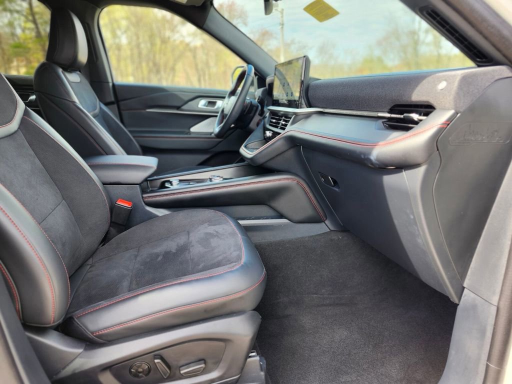 Certified 2025 Ford Explorer ST image 11