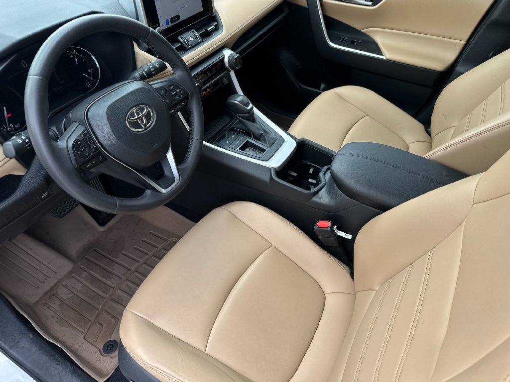Used 2024 Toyota RAV4 XLE Premium FWD image 9