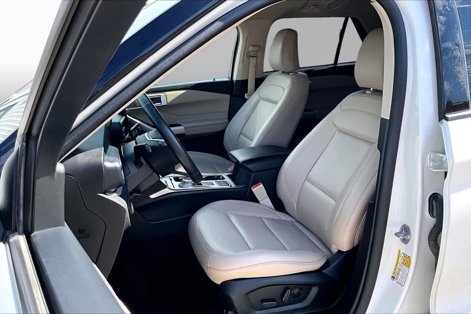 Certified 2023 Ford Explorer XLT w/ Equipment Group 202A RWD image 8