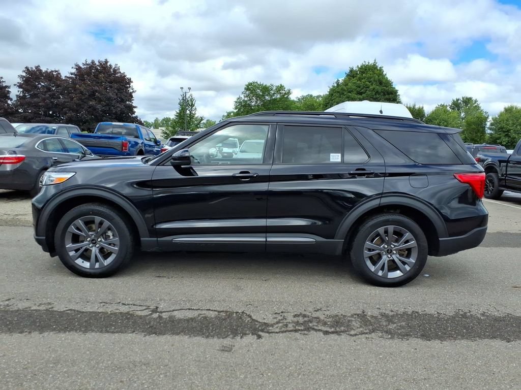Certified 2023 Ford Explorer XLT w/ Equipment Group 202A AWD/4WD image 2