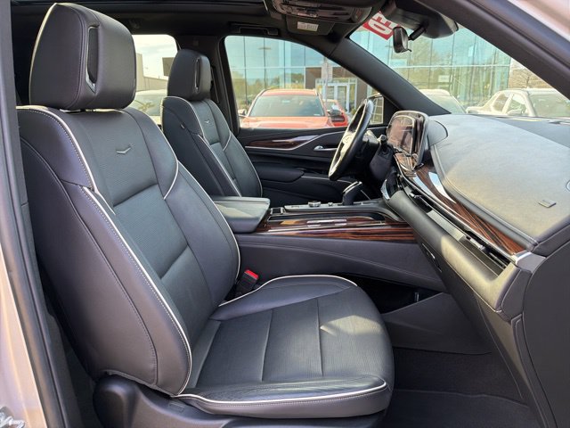 Used 2023 Cadillac Escalade Premium Luxury RWD image 34