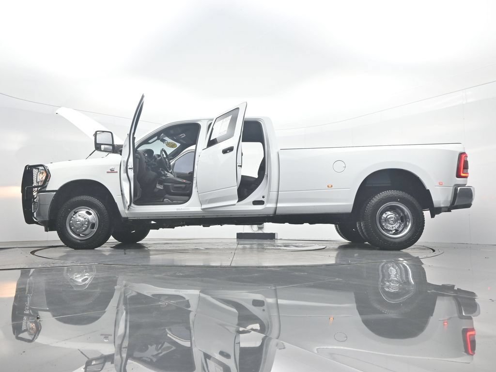 Used 2024 RAM 3500 Tradesman w/ Chrome Appearance Group AWD/4WD image 51