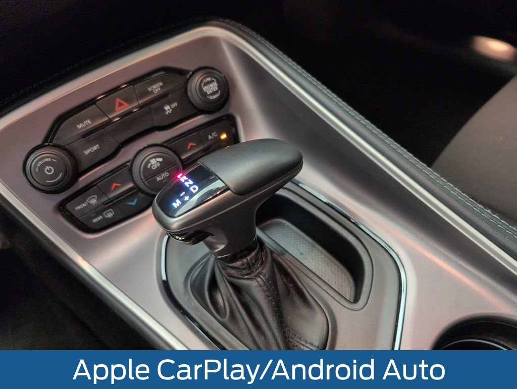 Used 2022 Dodge Challenger SXT image 32