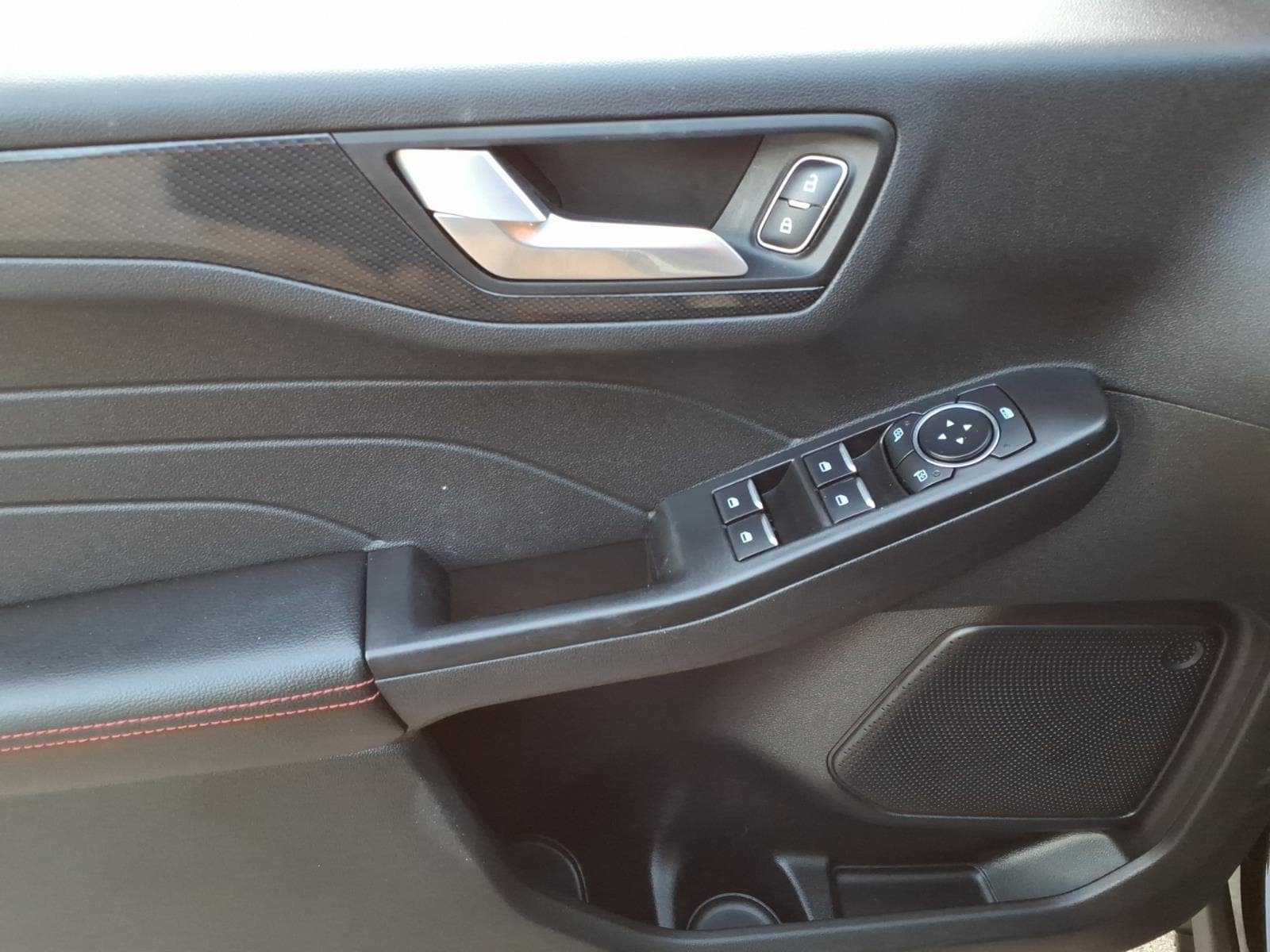 Certified 2025 Ford Escape ST-Line FWD image 9