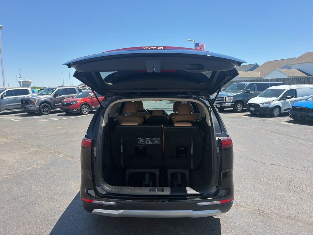 Used 2024 Kia Carnival LX FWD image 46