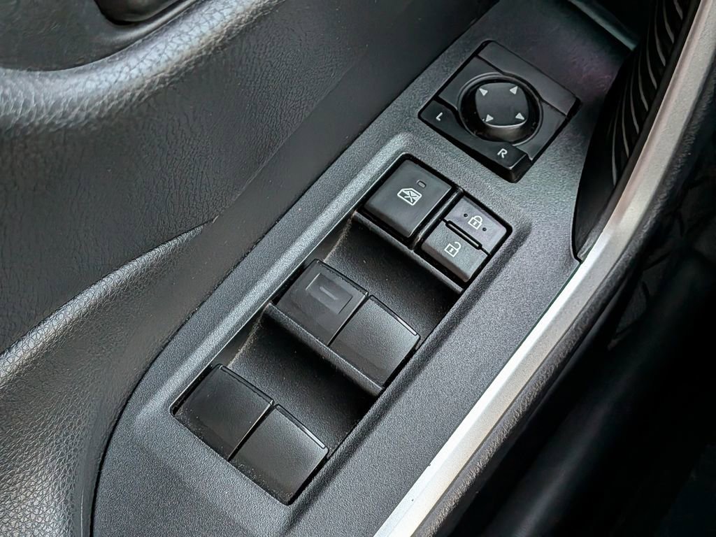 Used 2021 Toyota RAV4 LE image 22