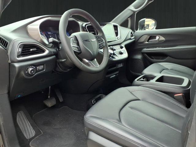 Used 2025 Chrysler Pacifica Select FWD image 21