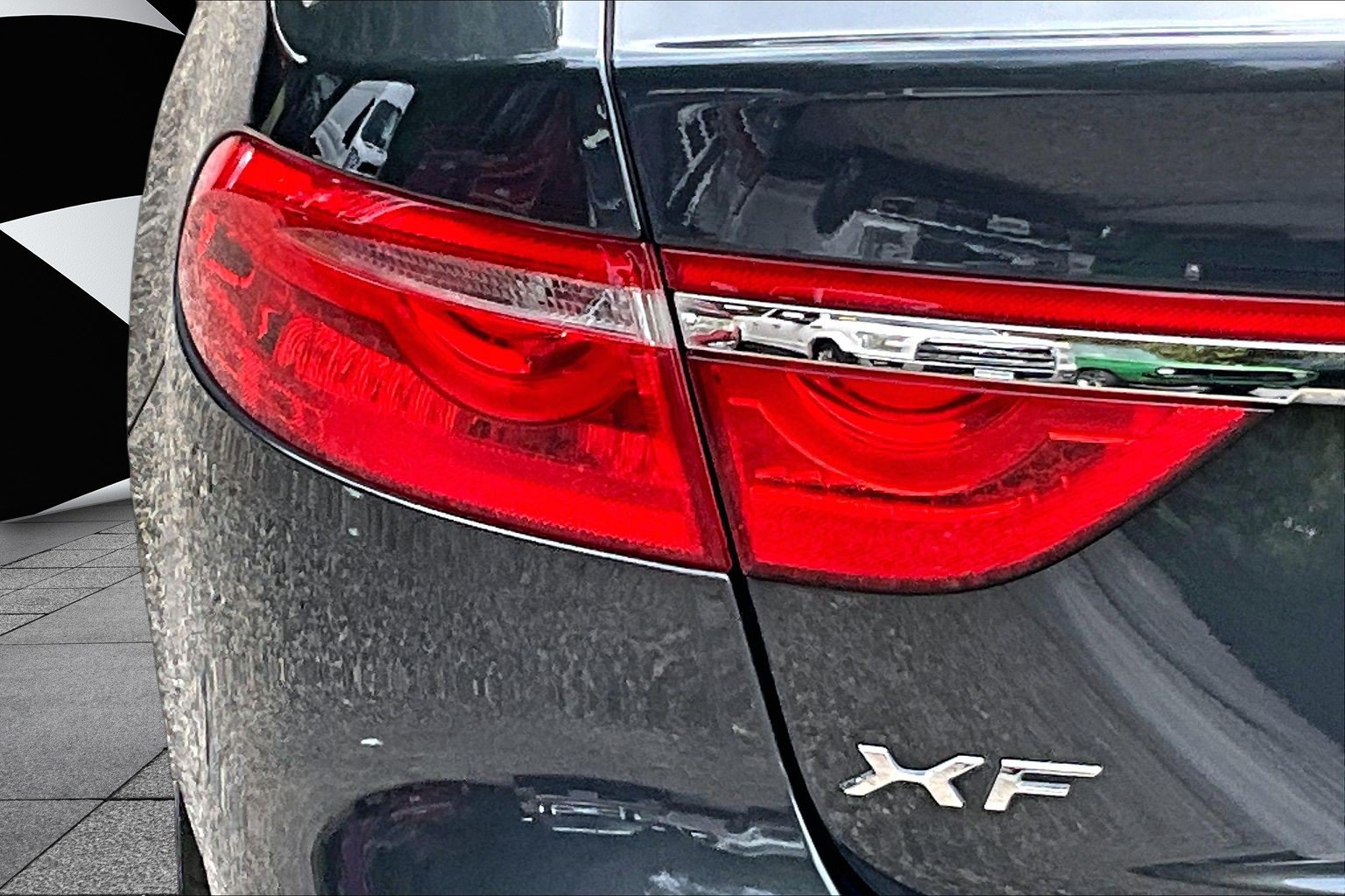 Used 2017 Jaguar XF Premium AWD/4WD image 32