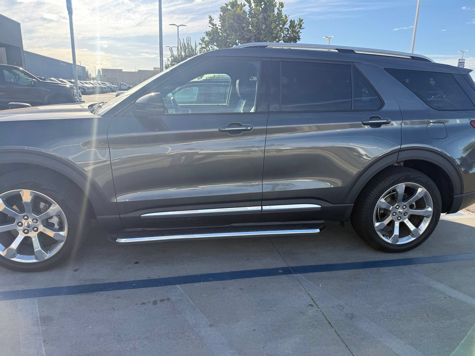 Certified 2020 Ford Explorer Platinum w/ Premium Technology Package AWD/4WD image 2
