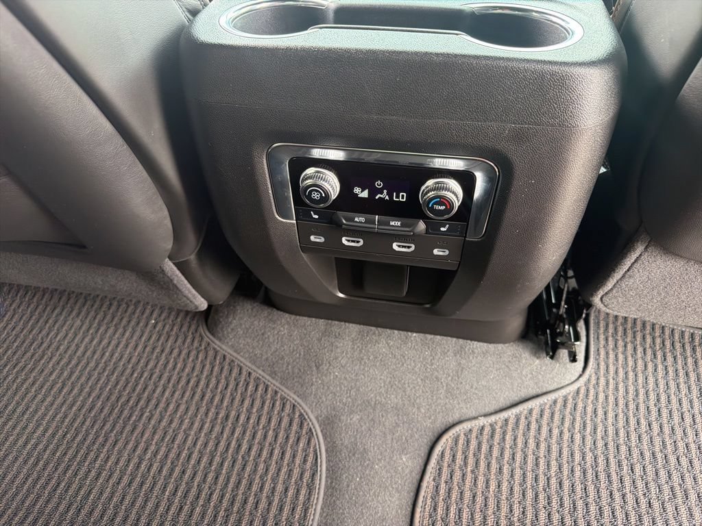 Used 2024 GMC Yukon Denali Ultimate AWD/4WD image 45