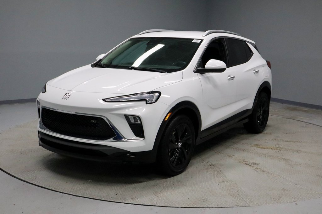 Used 2024 Buick Encore GX Sport Touring w/ Comfort Package image 8