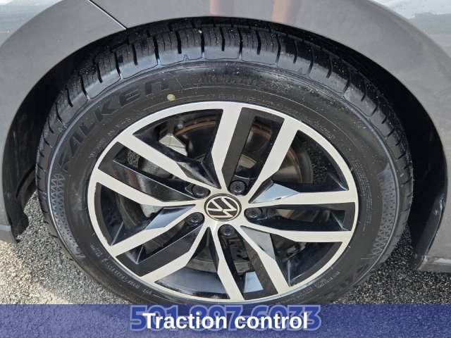 Used 2025 Volkswagen Jetta SE FWD image 19