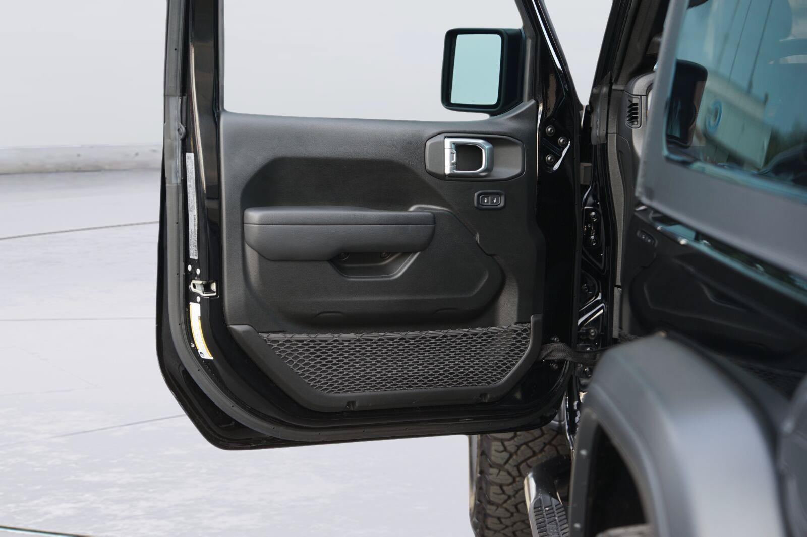 Used 2025 Jeep Wrangler Sport AWD/4WD image 27
