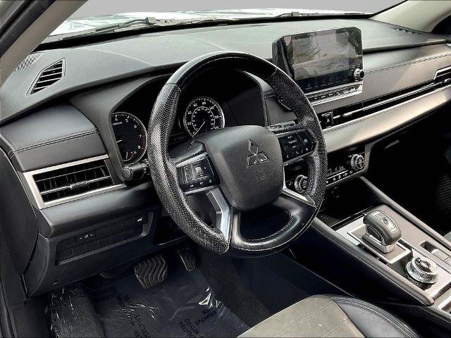 Used 2022 Mitsubishi Outlander SE AWD/4WD image 16