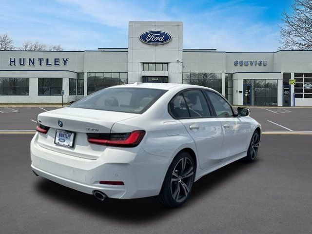 Used 2023 BMW 330i xDrive Sedan w/ Premium Package AWD/4WD image 4
