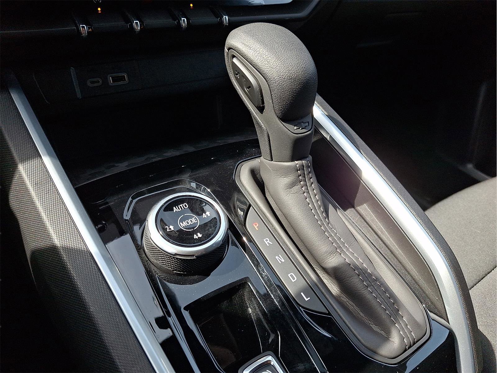 Used 2025 Chevrolet Colorado Trail Boss image 26