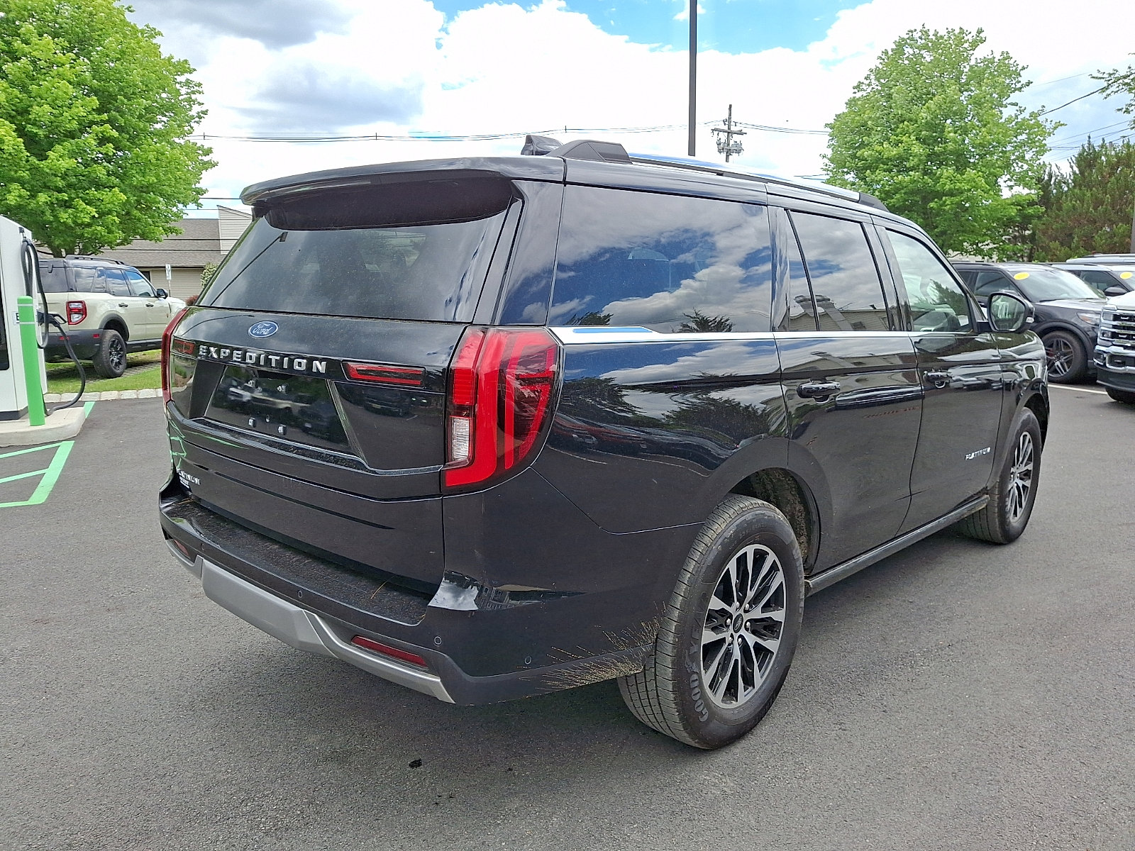 Certified 2025 Ford Expedition Platinum AWD/4WD image 5