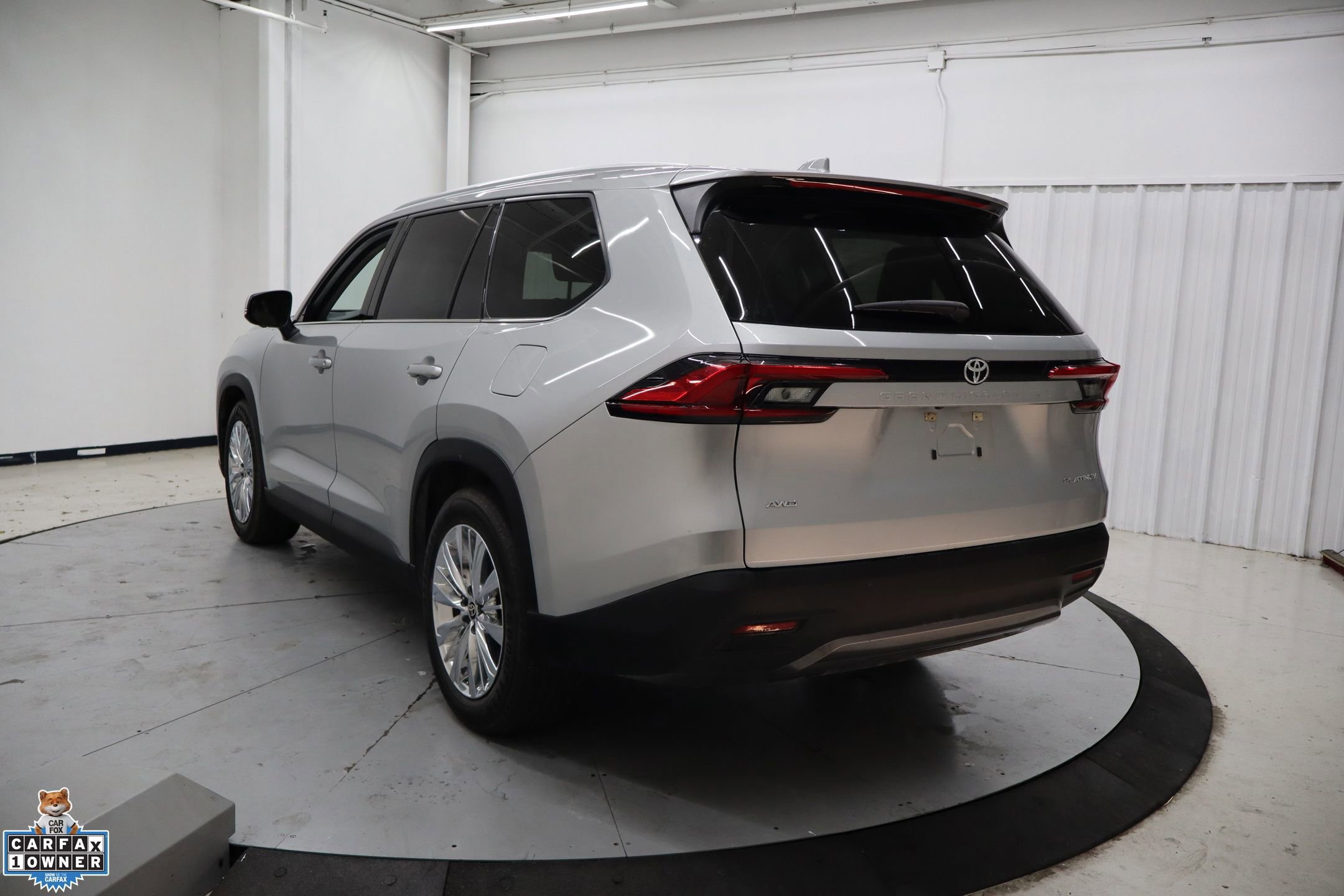 Used 2024 Toyota Grand Highlander Platinum image 3