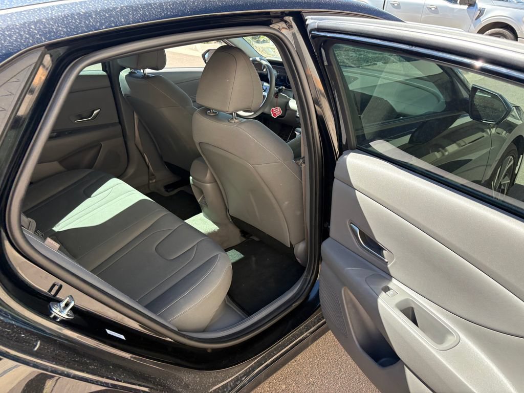 Used 2025 Hyundai Elantra SEL FWD image 27