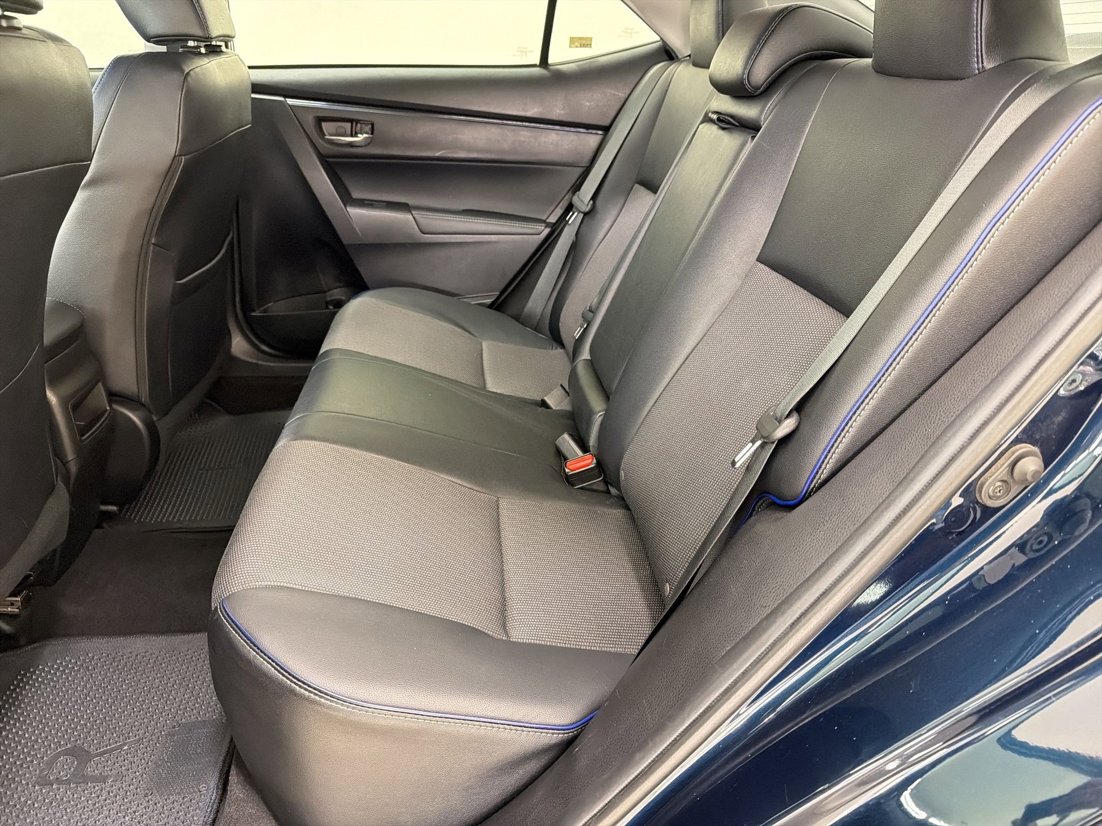 Used 2019 Toyota Corolla SE FWD image 14