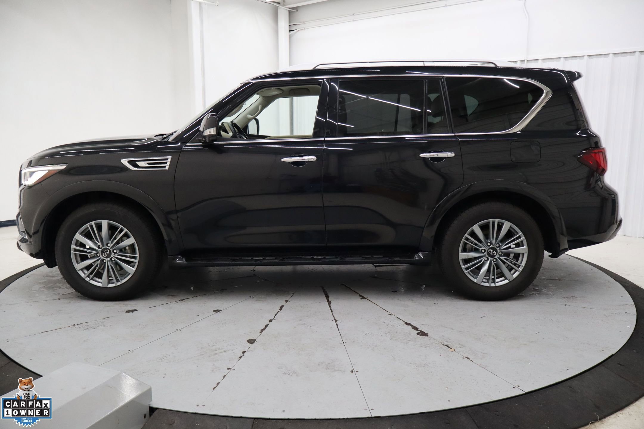 Used 2023 INFINITI QX80 Luxe w/ Cargo Package image 2