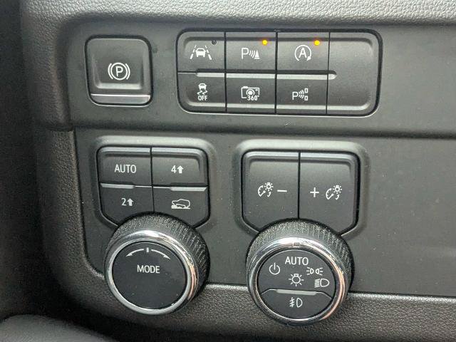 Used 2025 Chevrolet Suburban RST w/ Comfort Package AWD/4WD image 27
