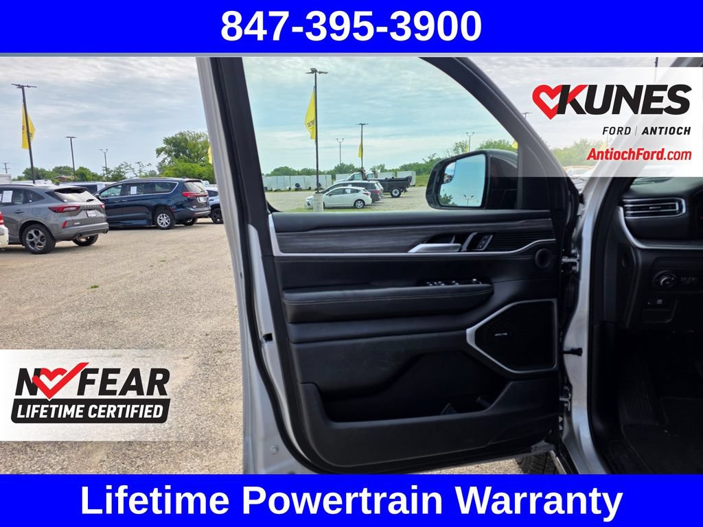Used 2024 Jeep Wagoneer Series II w/ Flexible Seating Group AWD/4WD image 14