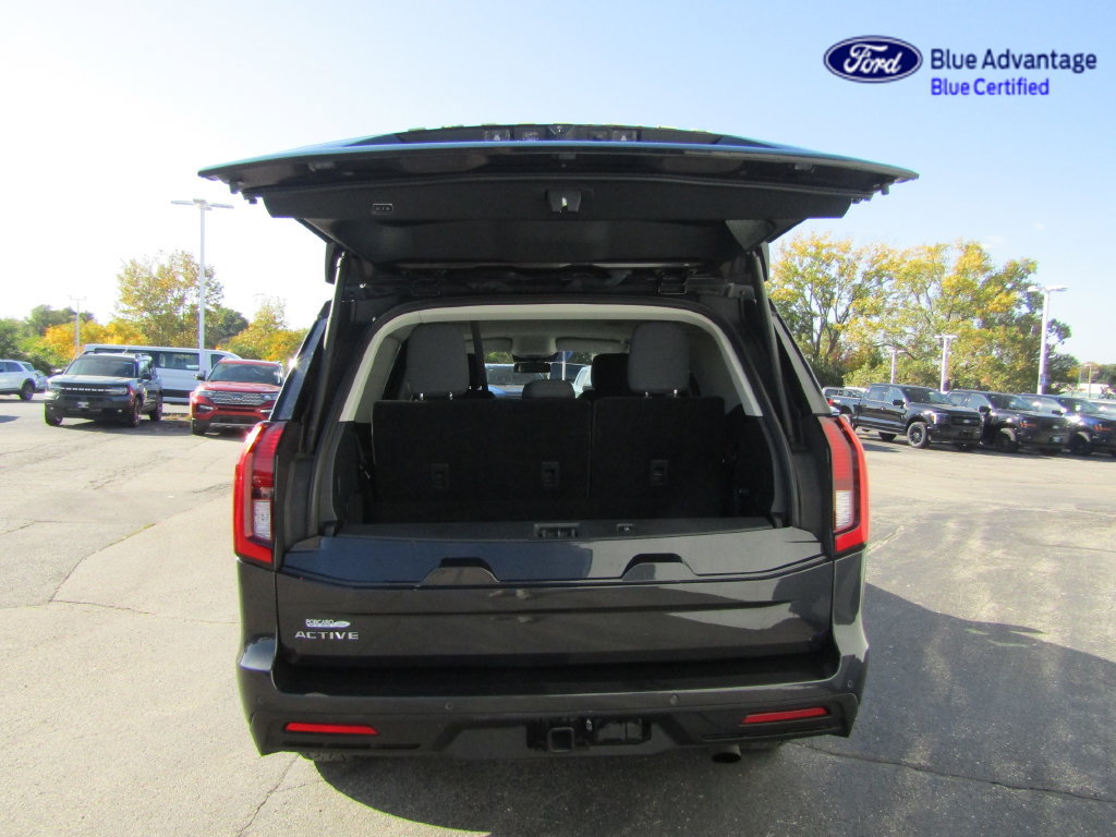 Certified 2025 Ford Expedition Active AWD/4WD image 9