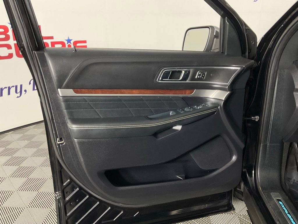 Certified 2018 Ford Explorer Platinum image 12