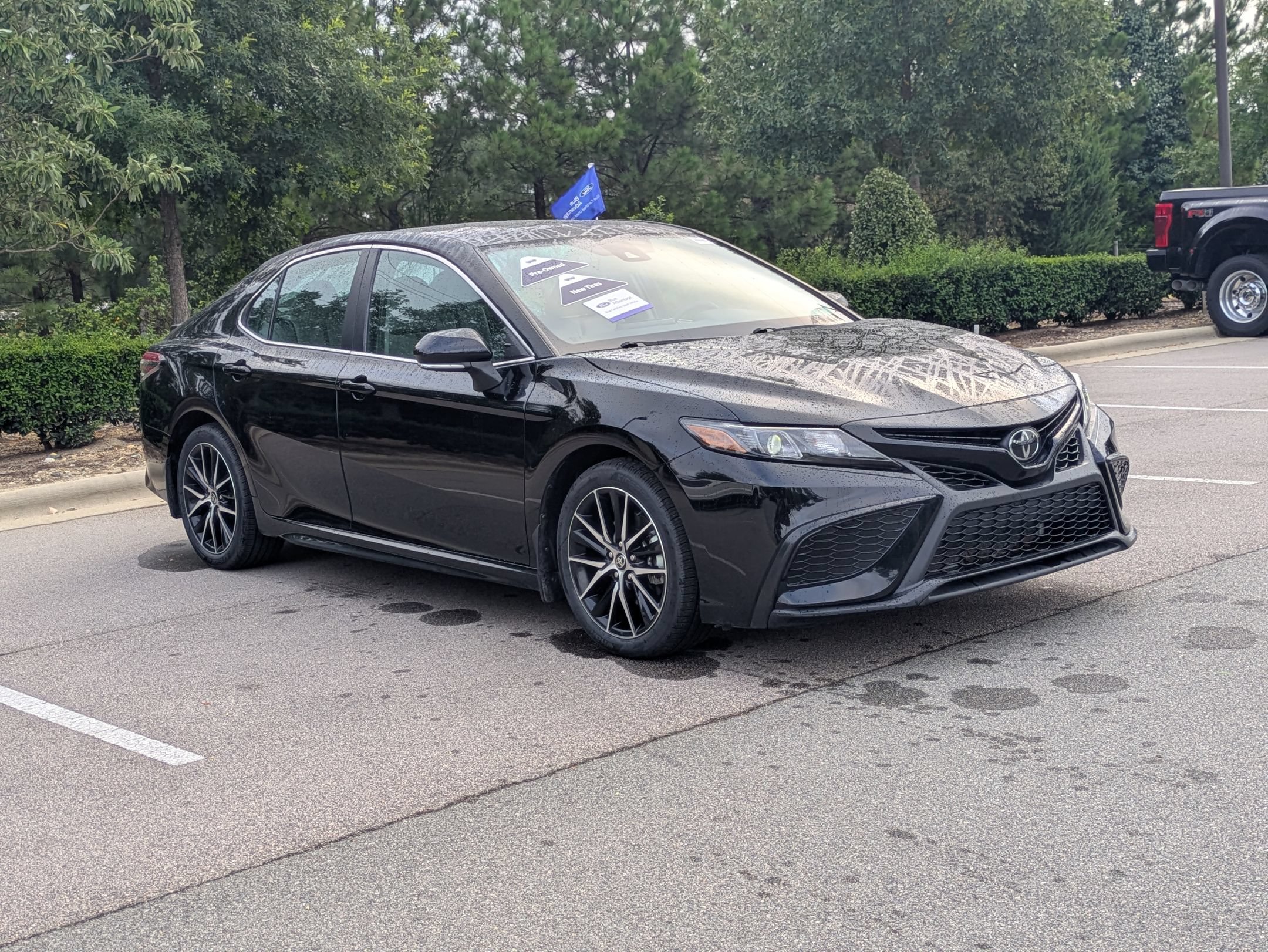 Used 2024 Toyota Camry SE FWD image 2