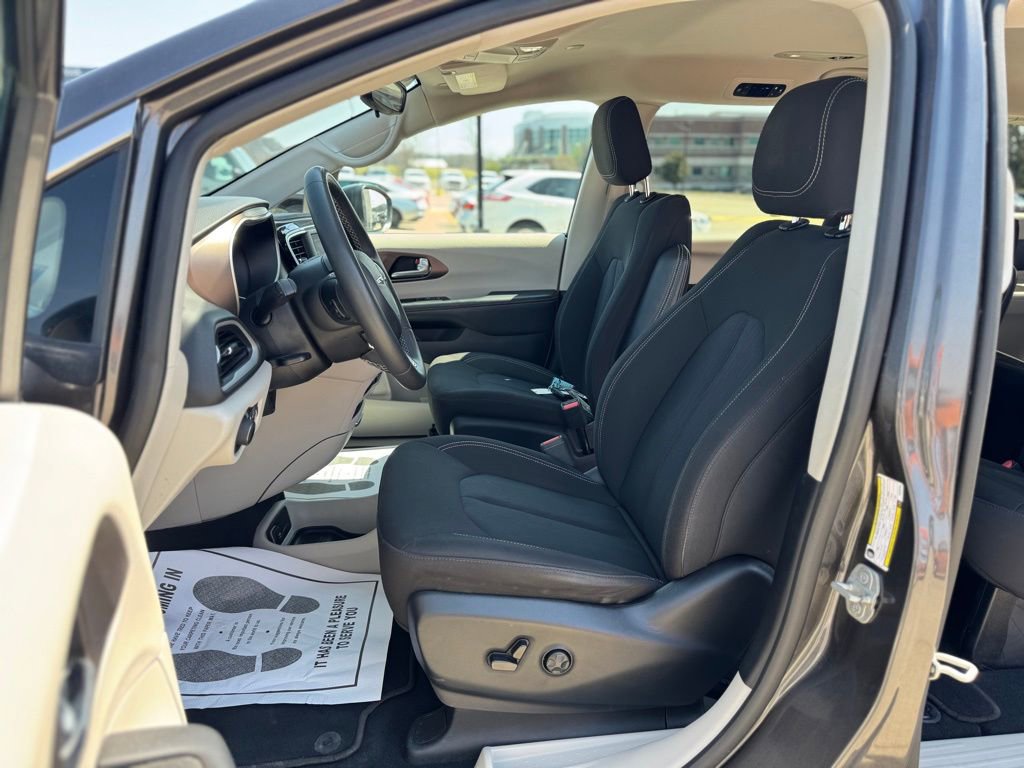Used 2023 Chrysler Voyager LX FWD image 12