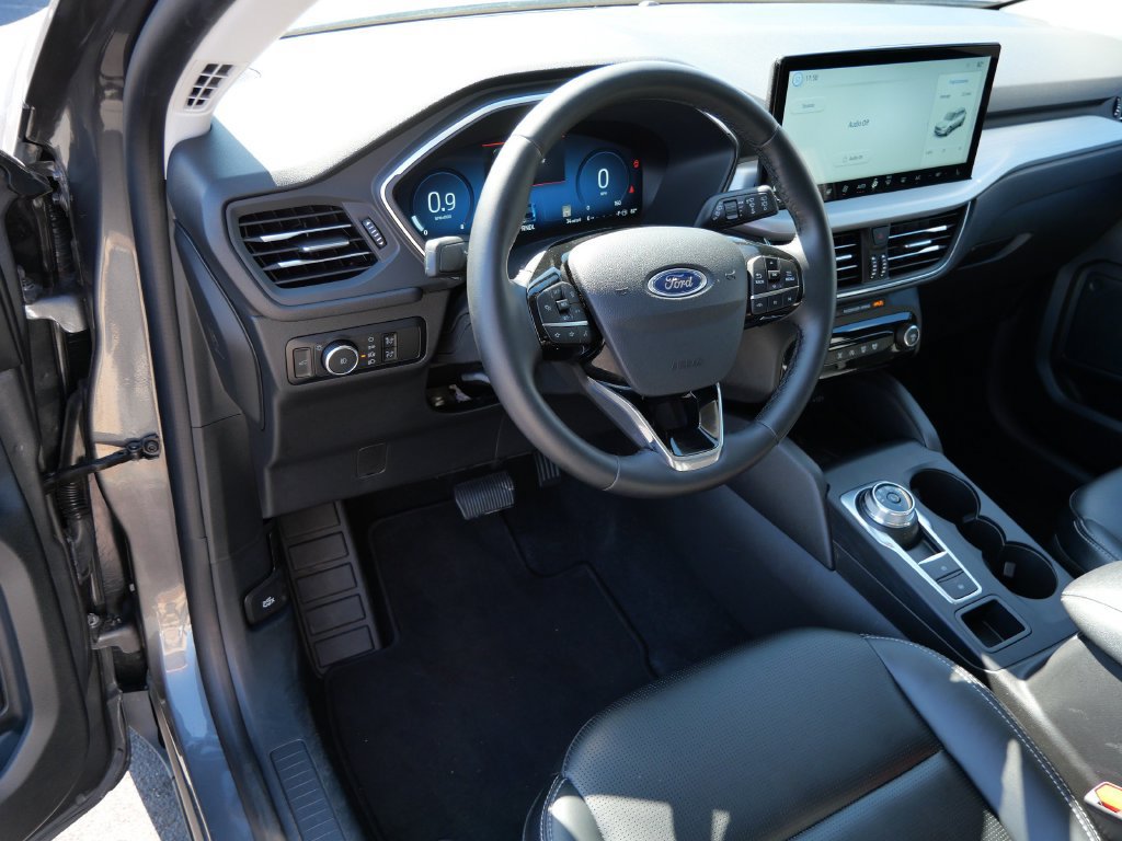 Certified 2025 Ford Escape Platinum AWD/4WD image 11