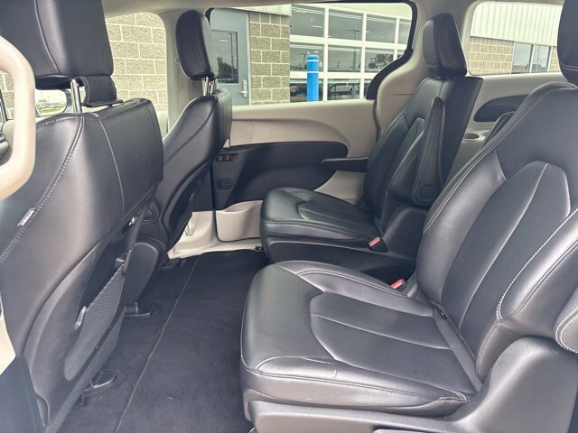 Used 2024 Chrysler Pacifica Limited FWD image 31