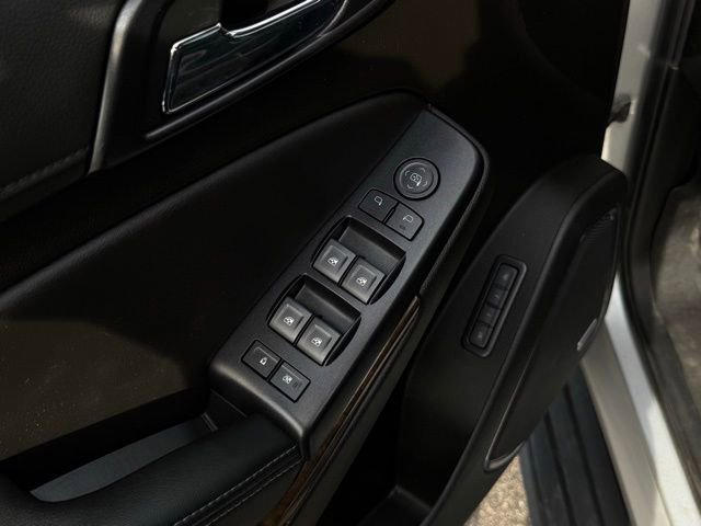 Used 2020 Chevrolet Suburban LT AWD/4WD image 12
