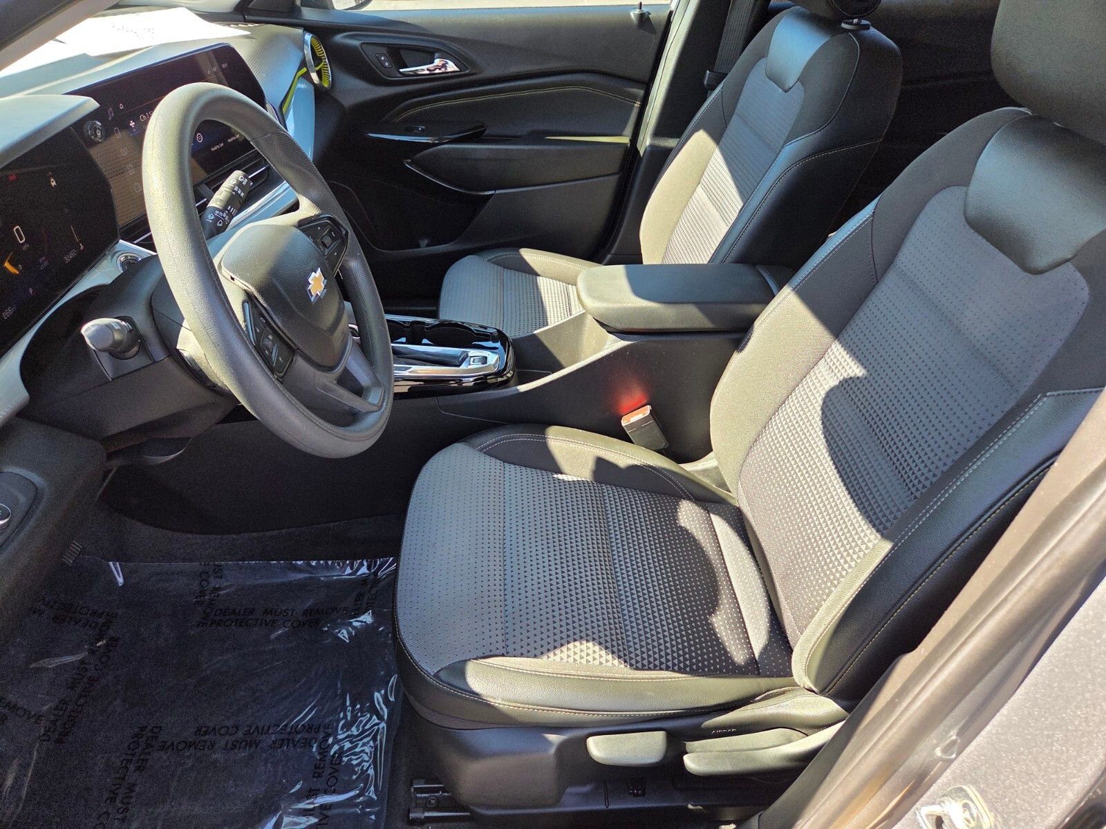 Used 2025 Chevrolet Trax LT image 10