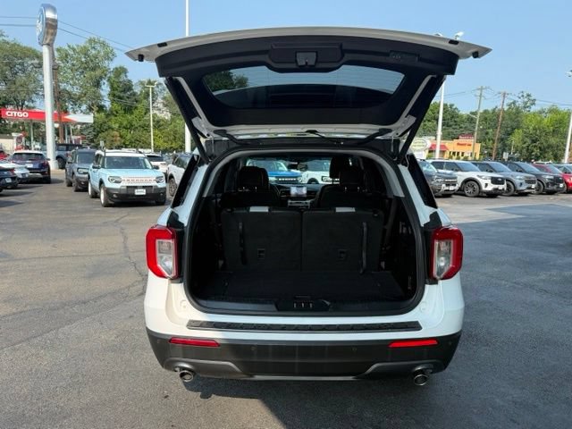 Certified 2021 Ford Explorer XLT w/ Equipment Group 202A AWD/4WD image 8