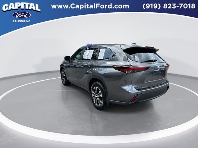 Used 2024 Toyota Highlander XLE AWD/4WD image 6