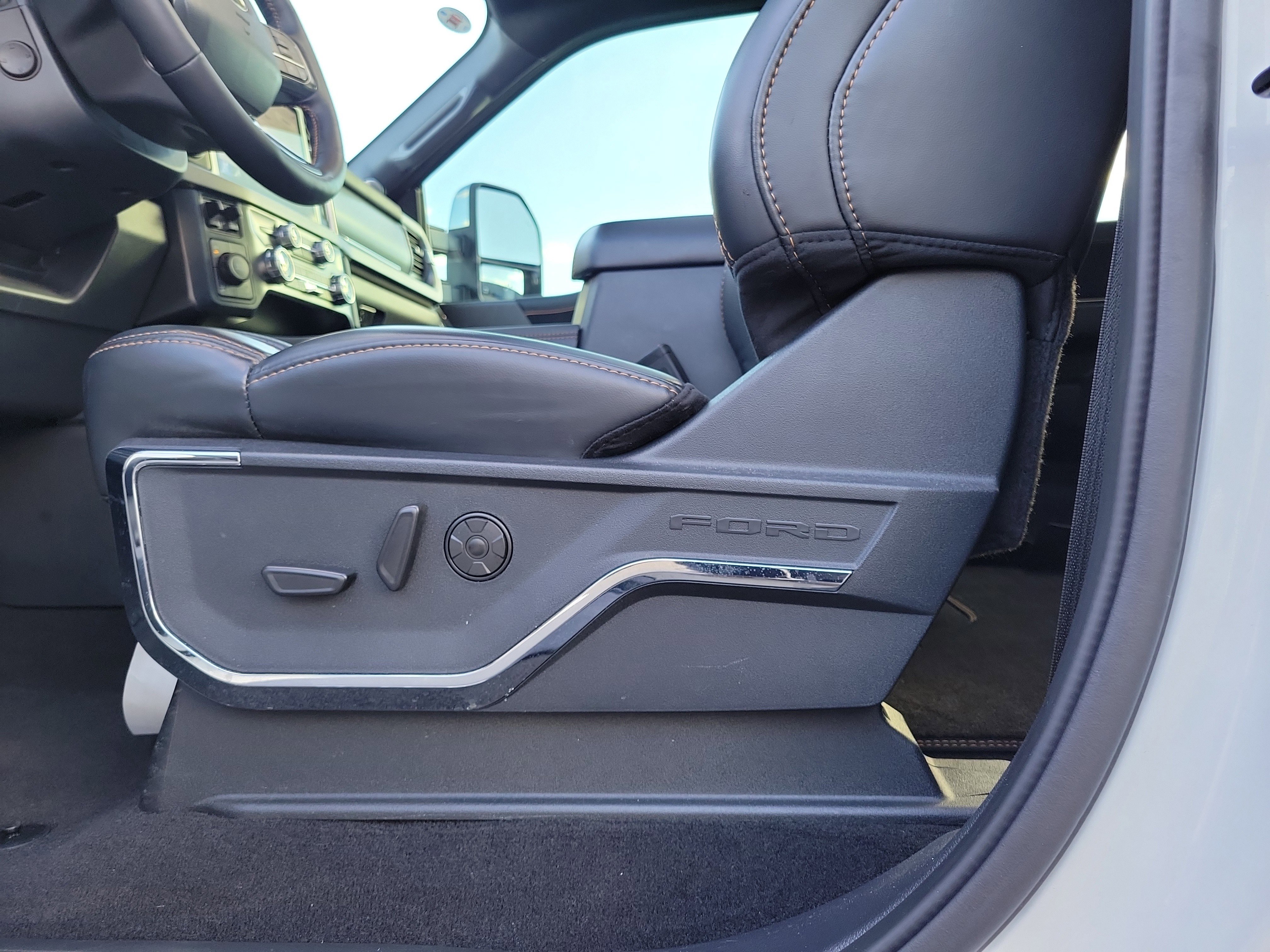 Certified 2024 Ford F350 Platinum image 17