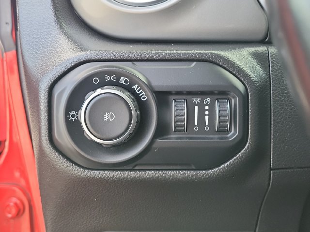 Used 2022 Jeep Wrangler Unlimited Sahara AWD/4WD image 24