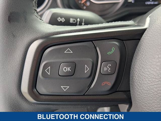 Used 2025 Jeep Gladiator Mojave w/ Convenience Group AWD/4WD image 14