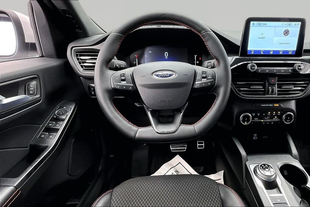 Certified 2023 Ford Escape ST-Line Select AWD/4WD image 5
