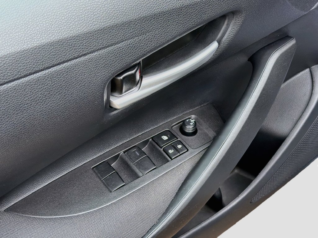 Used 2026 Toyota Corolla SE w/ SE Package FWD image 19
