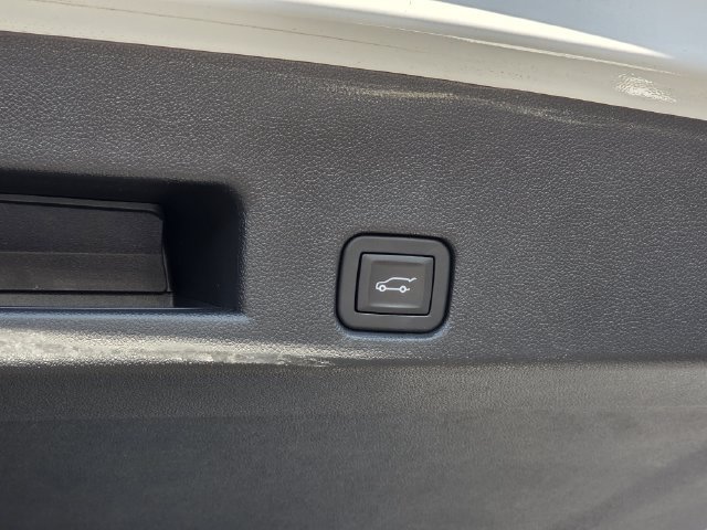 Used 2024 Chevrolet Traverse LS FWD image 35