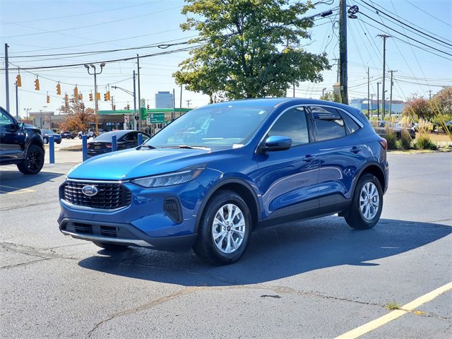 Certified 2023 Ford Escape Active w/ Tech Pack #2 image 2