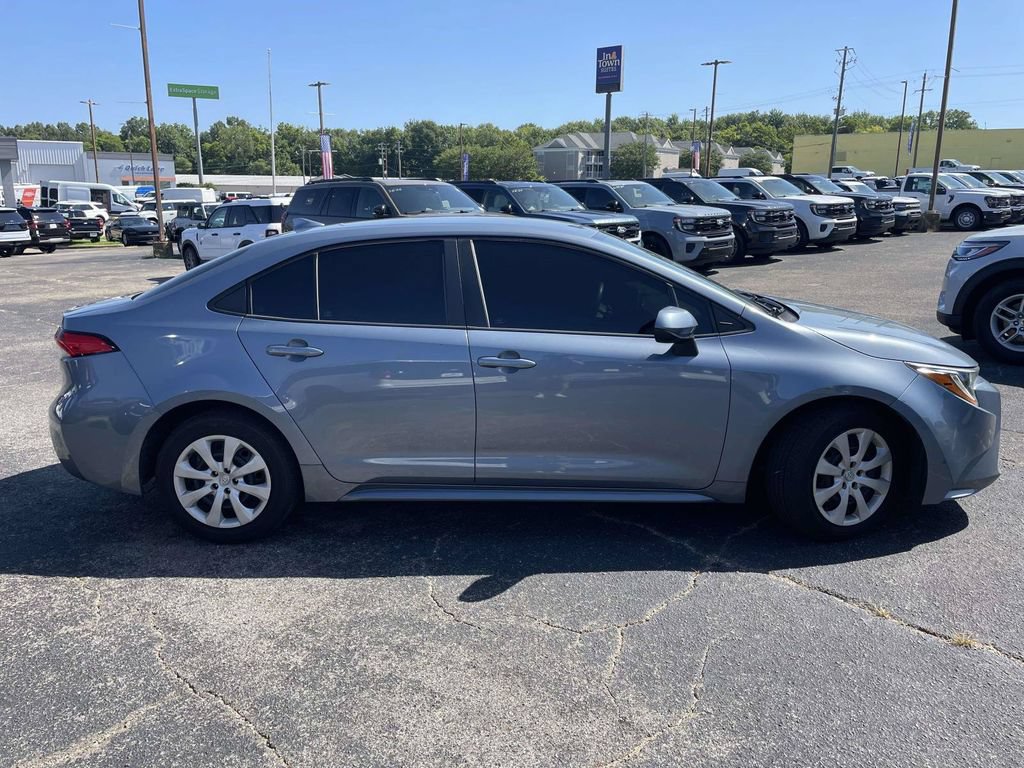 Used 2020 Toyota Corolla LE FWD image 2