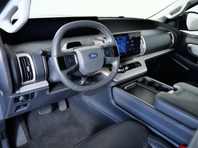 Certified 2025 Ford Expedition Active AWD/4WD image 3