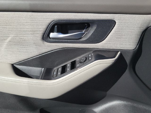 Used 2023 Nissan Rogue SV FWD image 15