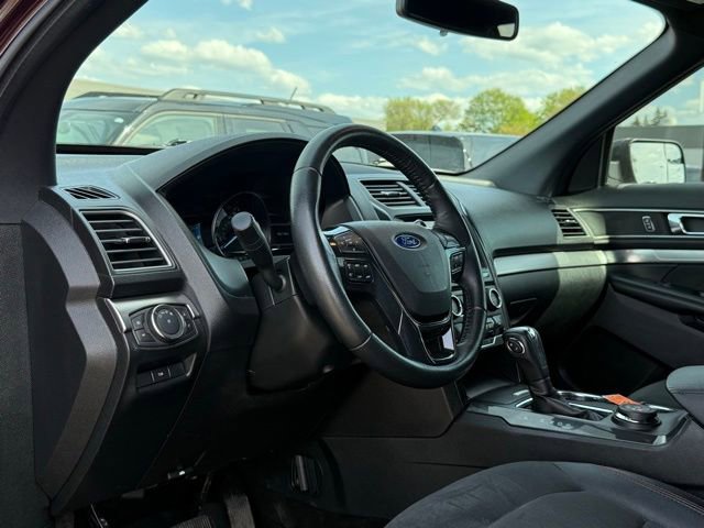 Certified 2018 Ford Explorer XLT w/ XLT Appearance Package AWD/4WD image 14